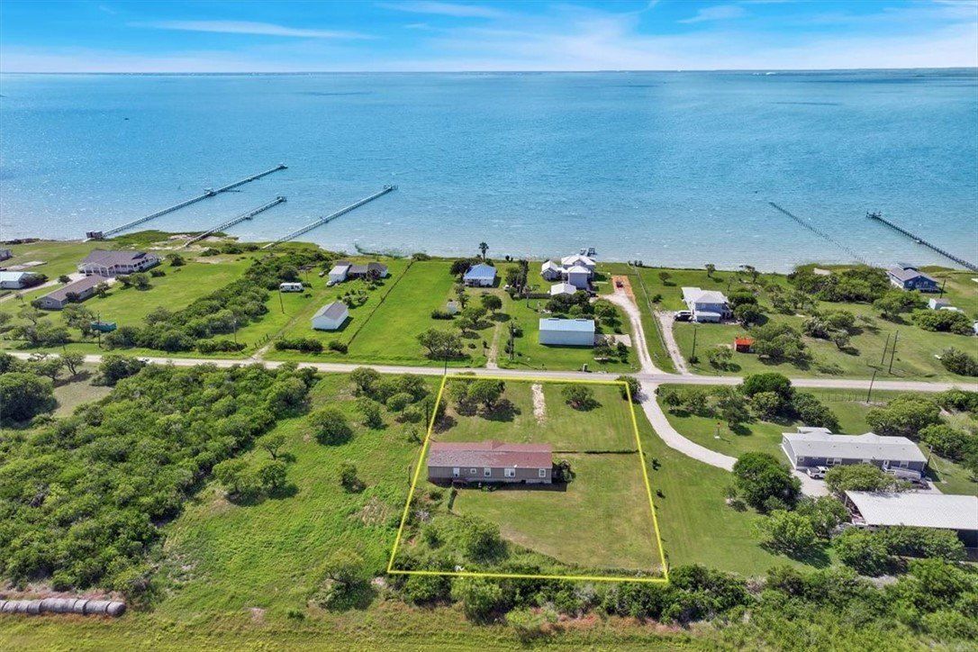 1903 First Street, Bayside, TX