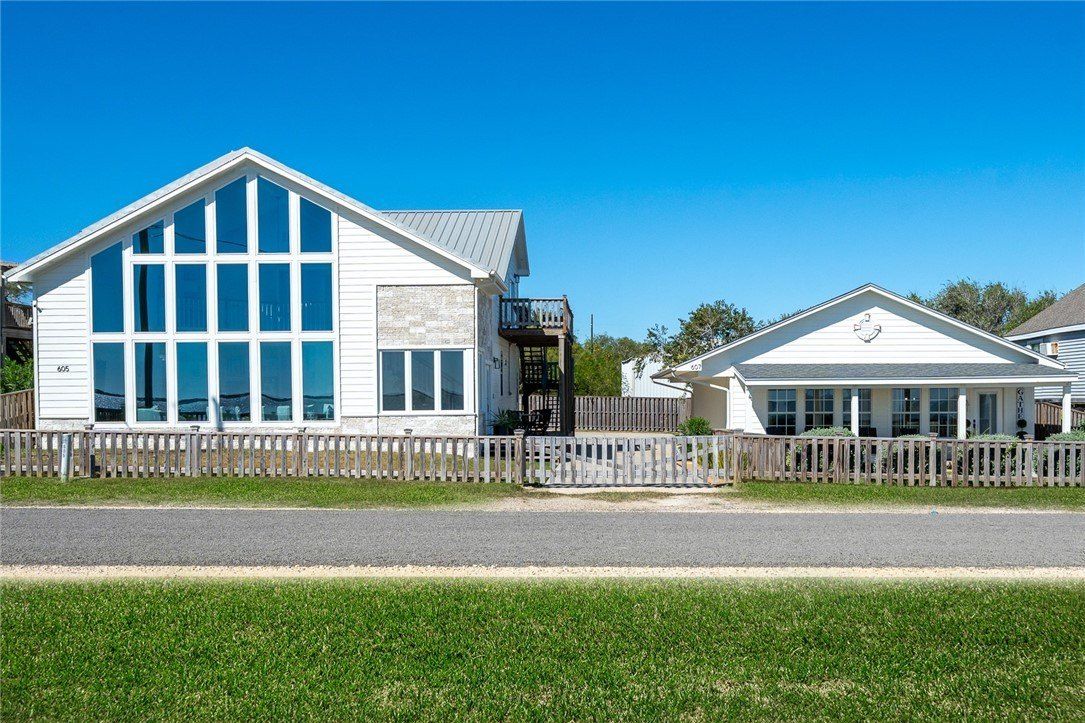 605 & 607 Copano Bay Drive - Home for sale in Bayside, TX
