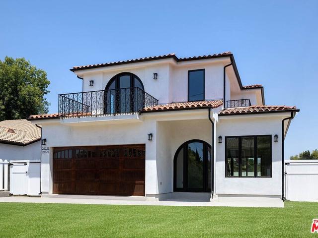 20329 Stagg St, Winnetka, CA