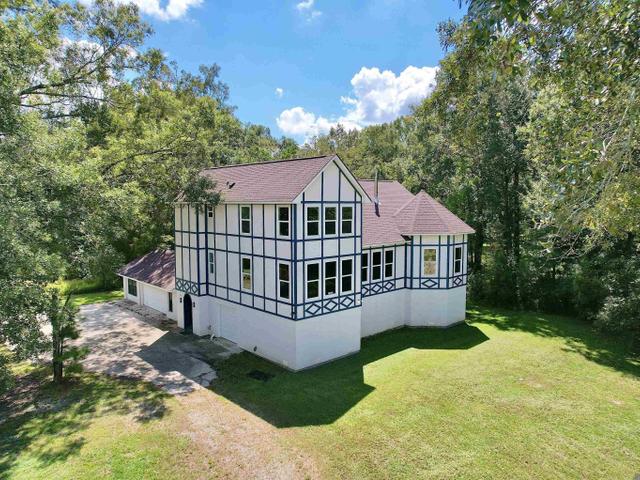 11072 Blackwater Rd, Baker, LA