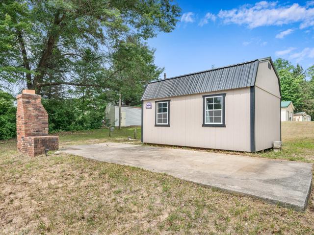 8952 Otterside Dr, Farwell, MI