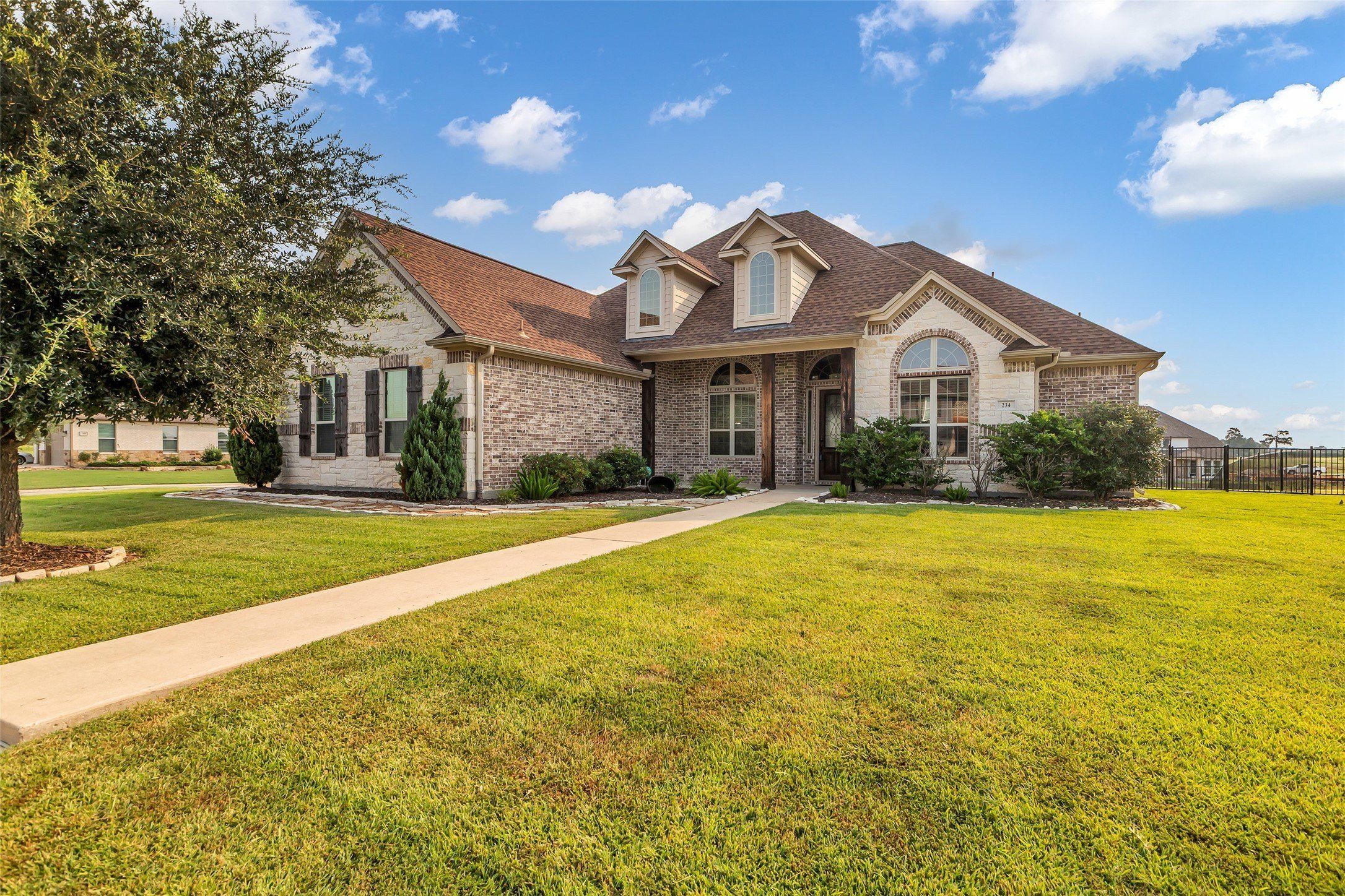 234 N Waterstone Drive - Home for sale in Montgomery, TX