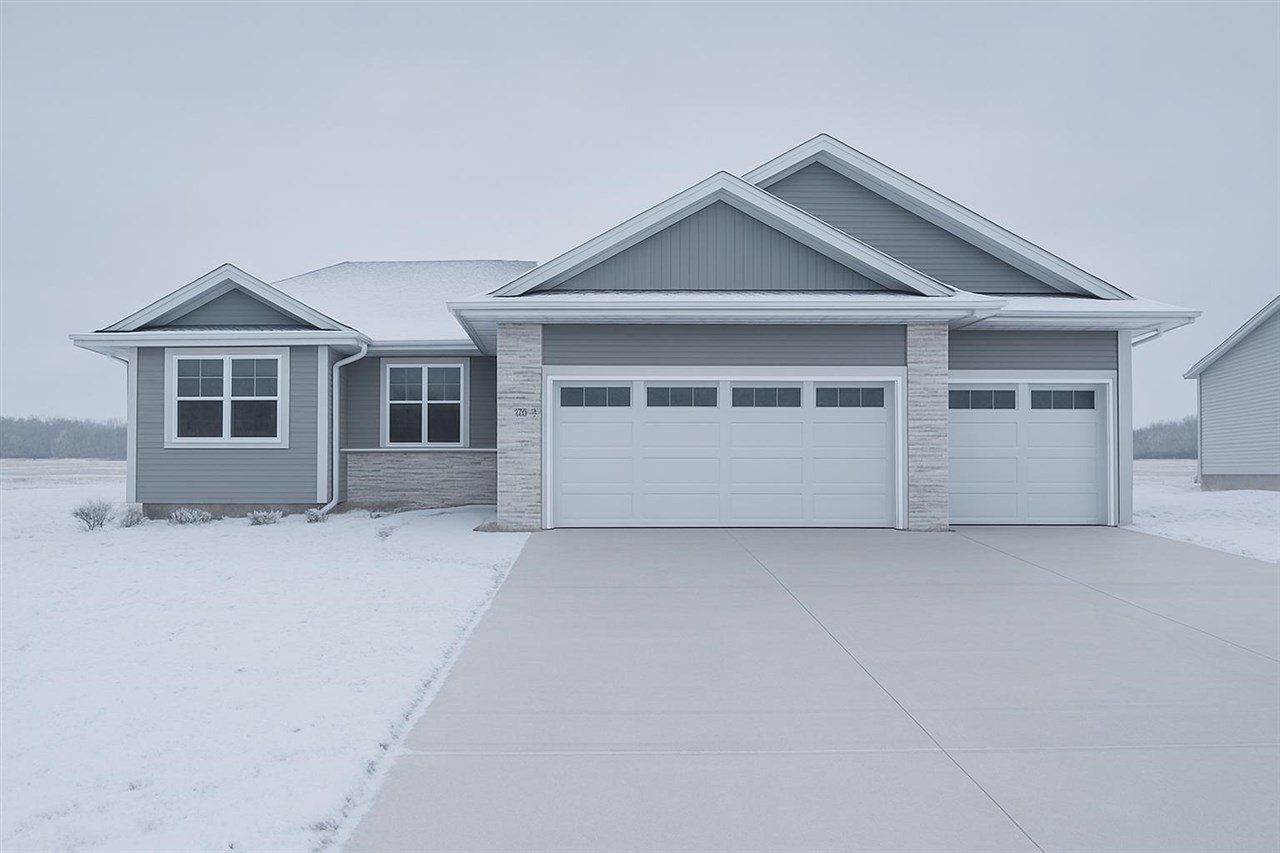 3658 Mclain Way - Home for sale in Hiawatha, IA