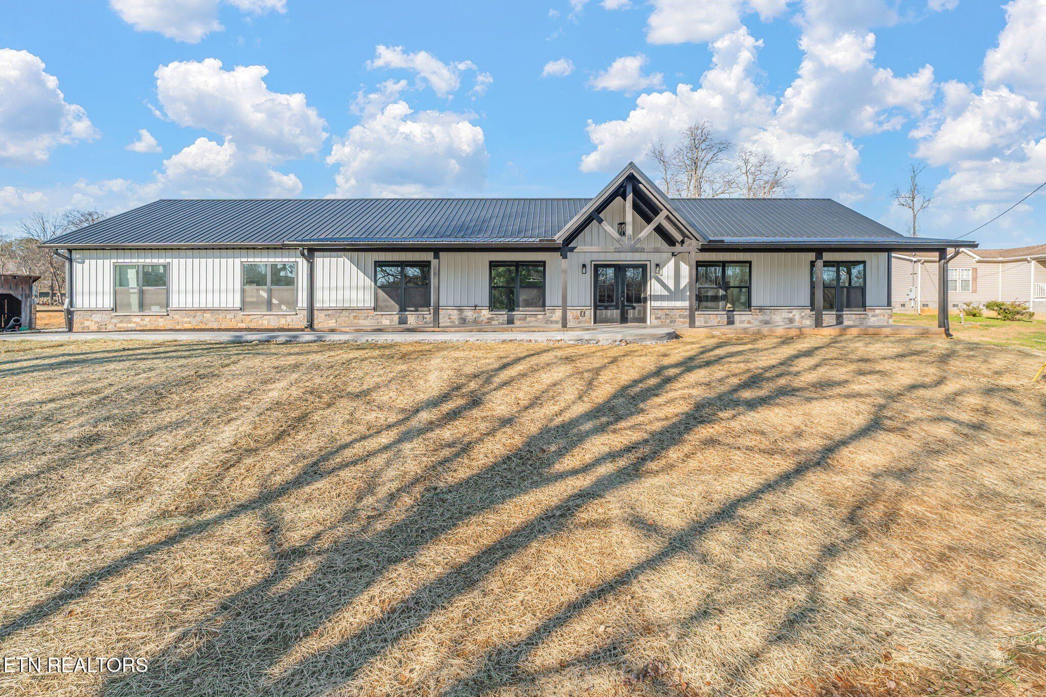 940 Thorngrove Pike - Home for sale in Strawberry Plains, TN