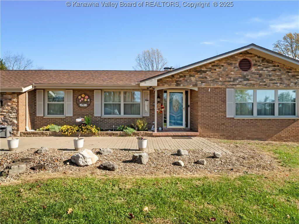 127 Litton Heights - Single Family for sale in Scott Depot, WV