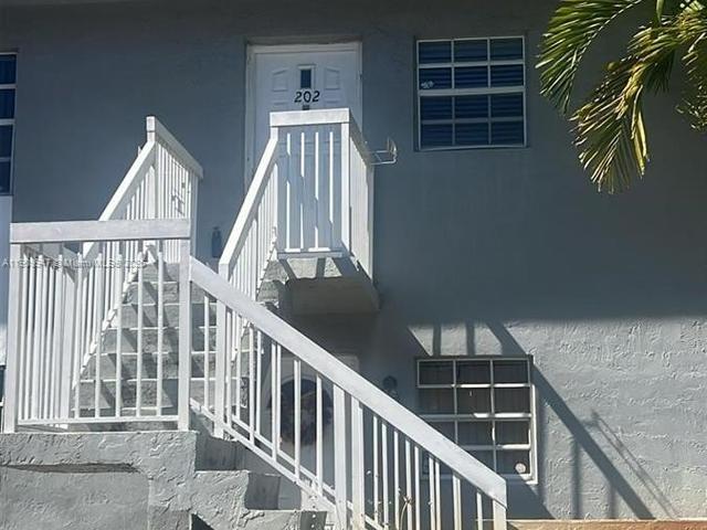 438 NE 210th Cir Ter, Miami, FL