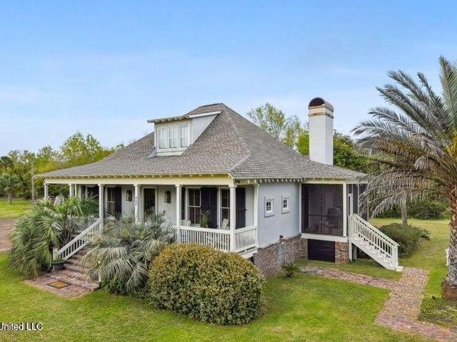 400 Merritt Street, Waveland, MS