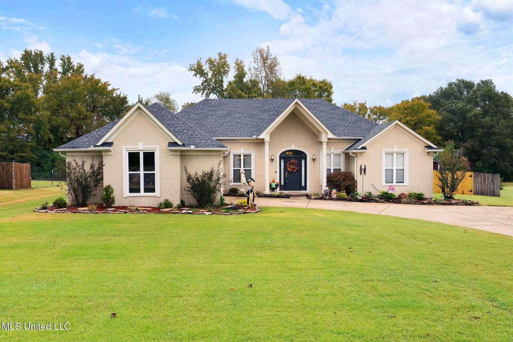 114 Ethelyn Smith Drive - Home for sale in Senatobia, MS