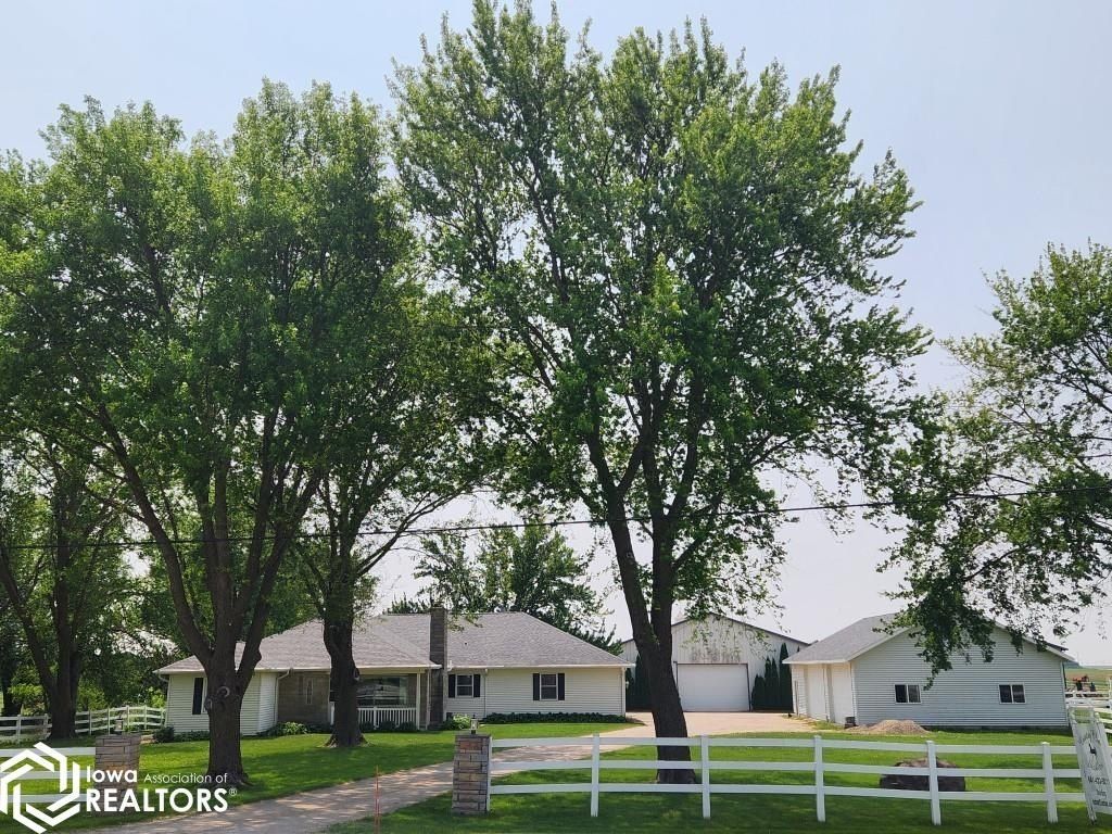 Homes with Solar Features in MASON CITY, IA