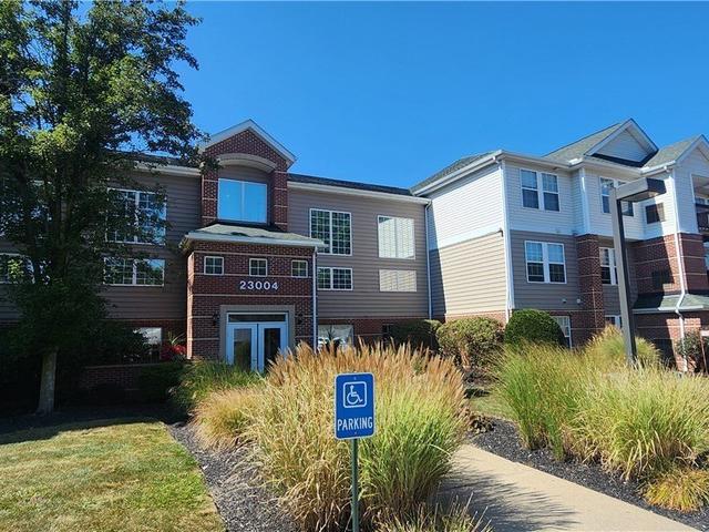 23004 Chandlers Lane unit: 109, Olmsted Falls, OH