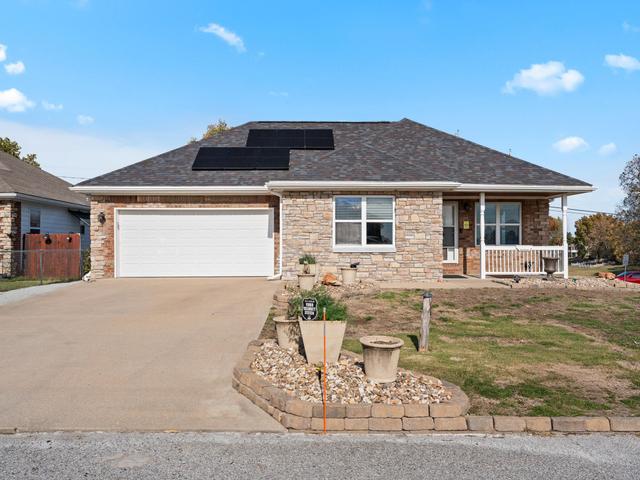 1407 W 9th Street, Grove, OK