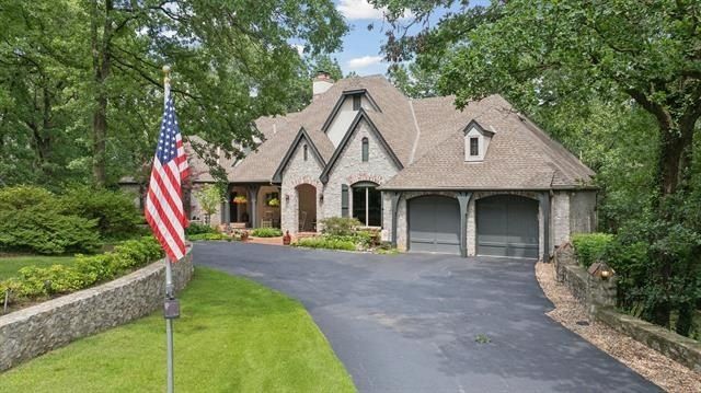 1025 N Woodland Place - Home for sale in Sand Springs, OK