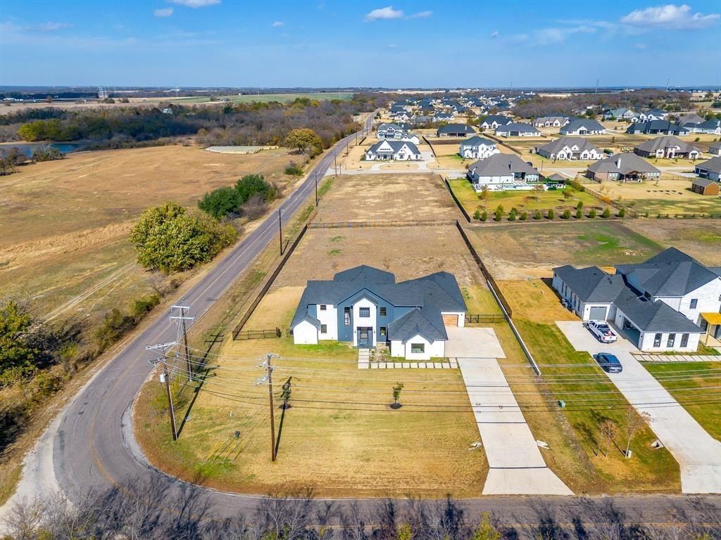 212 W Cottage Hill Parkway - Home for sale in Weston, TX