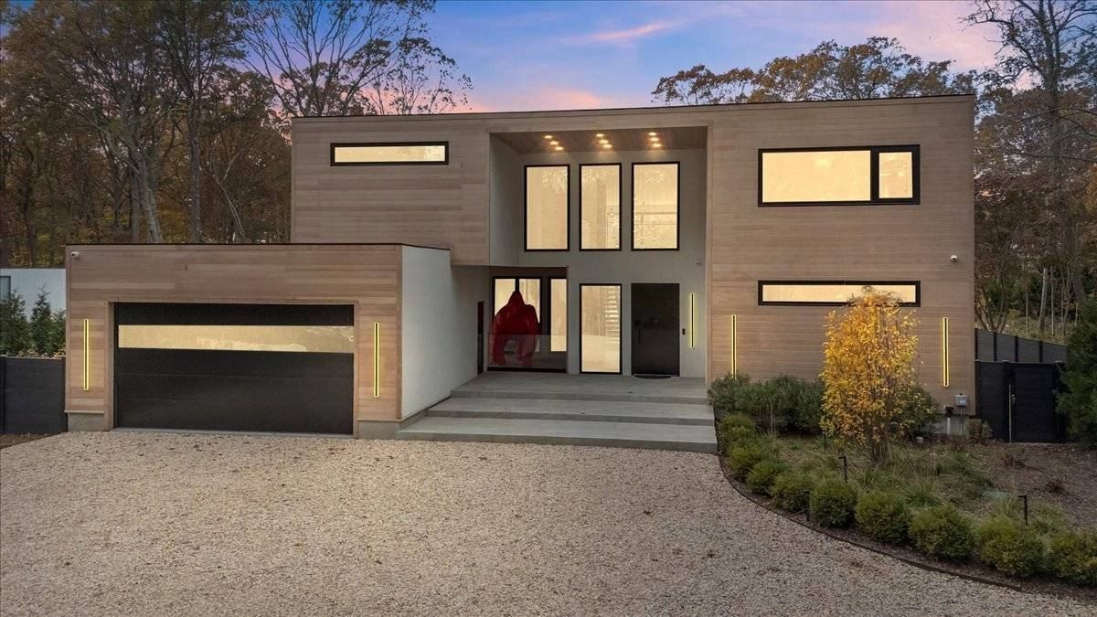 21 Westwood Rd - Home for sale in Wainscott, NY