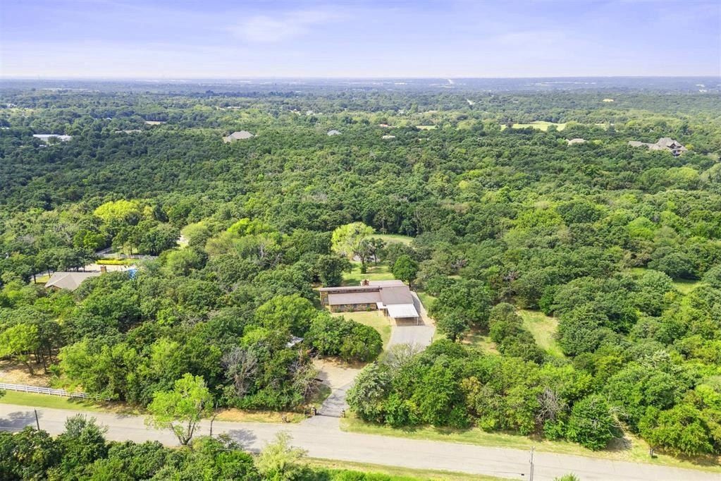 12721 Three Oaks Drive - Home for sale in Jones, OK