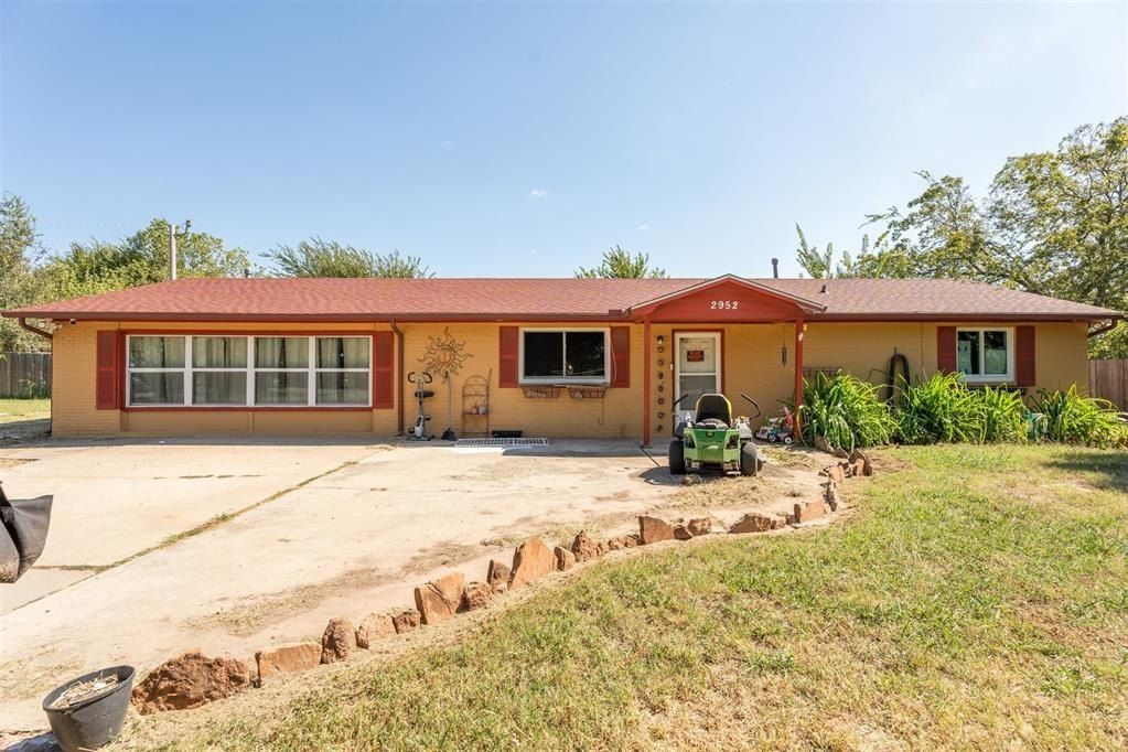 2952 Poplar Drive - Home for sale in Moore, OK