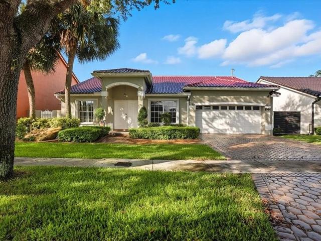 8994 NW 187th St, Hialeah, FL