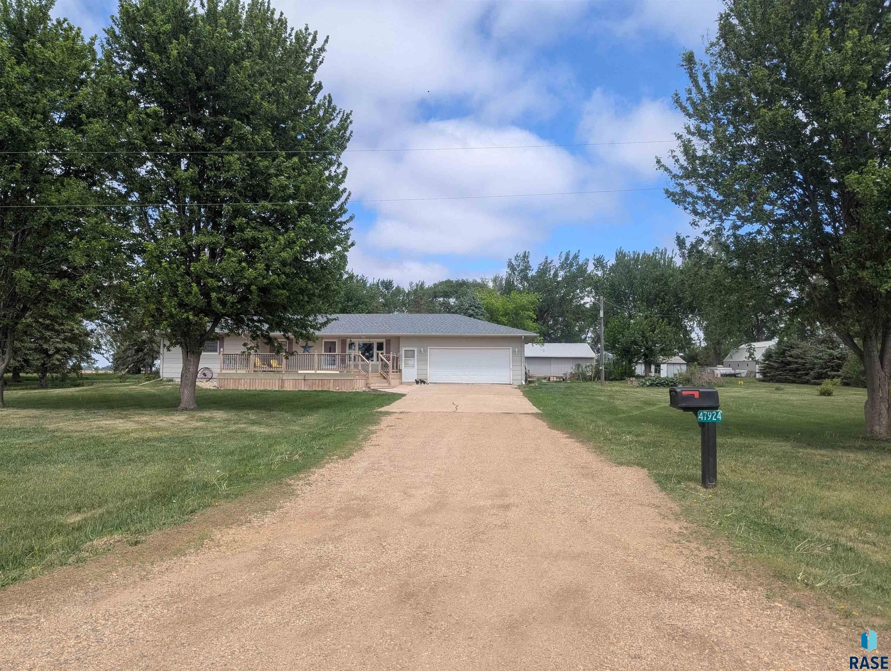 47924 279th St, Canton, SD