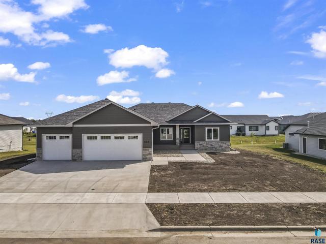 424 Andrew Ave - Home for sale in Harrisburg, SD
