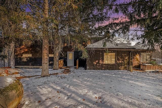 14325 Lakeshore Drive - Home for sale in Holly, MI