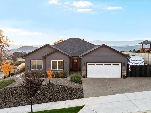811 PEBBLE CREEK St, Sutherlin, OR