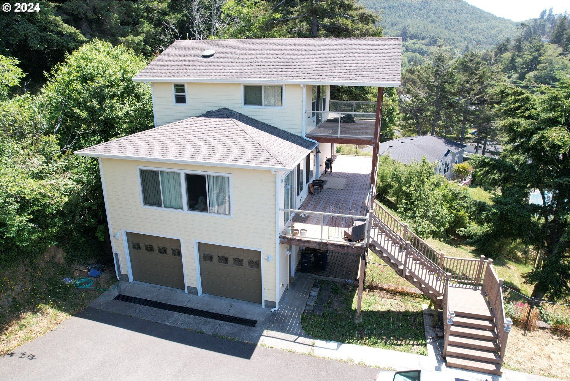 94244 10TH St, GoldBeach, OR