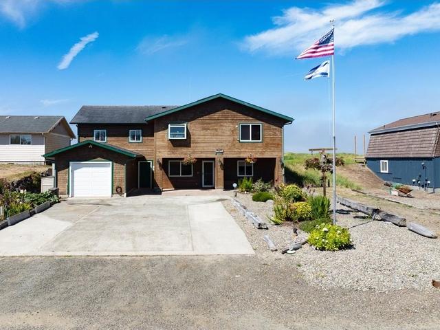 Waterfront Homes in OceanPark, WA