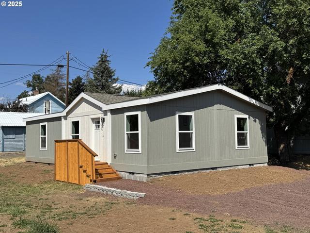 527 W MAIN St, Goldendale, WA