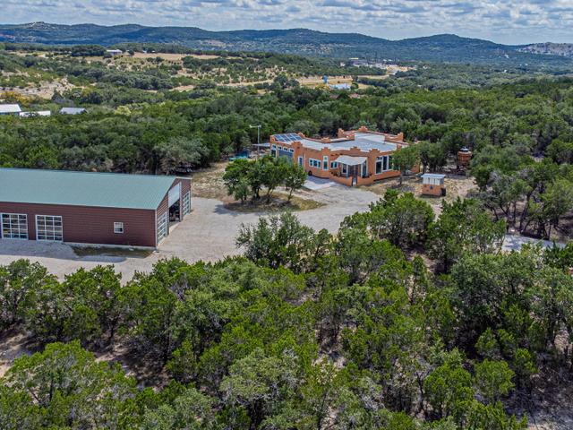 182 country point, Lakehills, TX