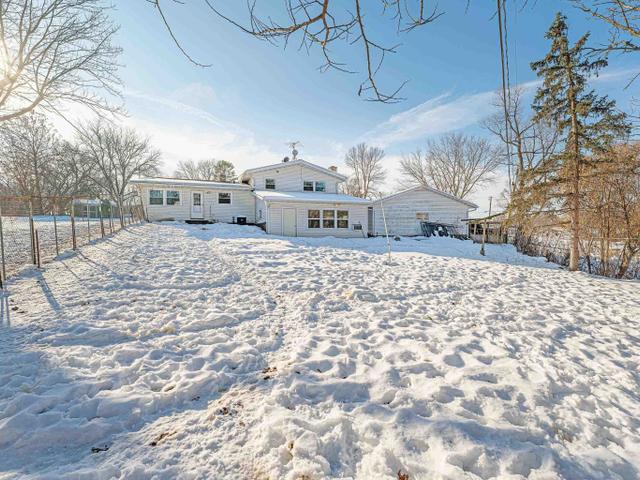 1734 OAKVIEW Drive, Stoughton, WI