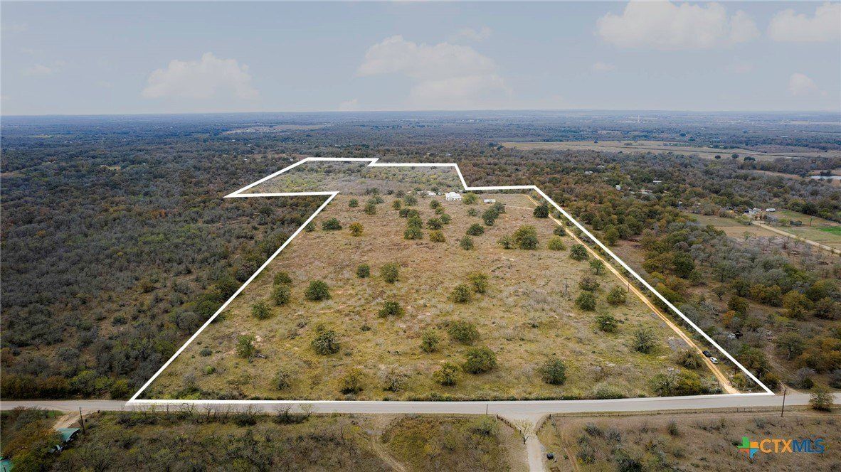 2124 Bugtussle Lane - Home for sale in Luling, TX
