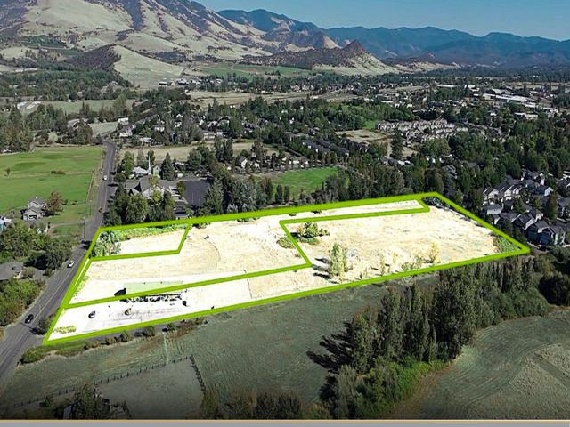 2082 E Main Street, Ashland, OR
