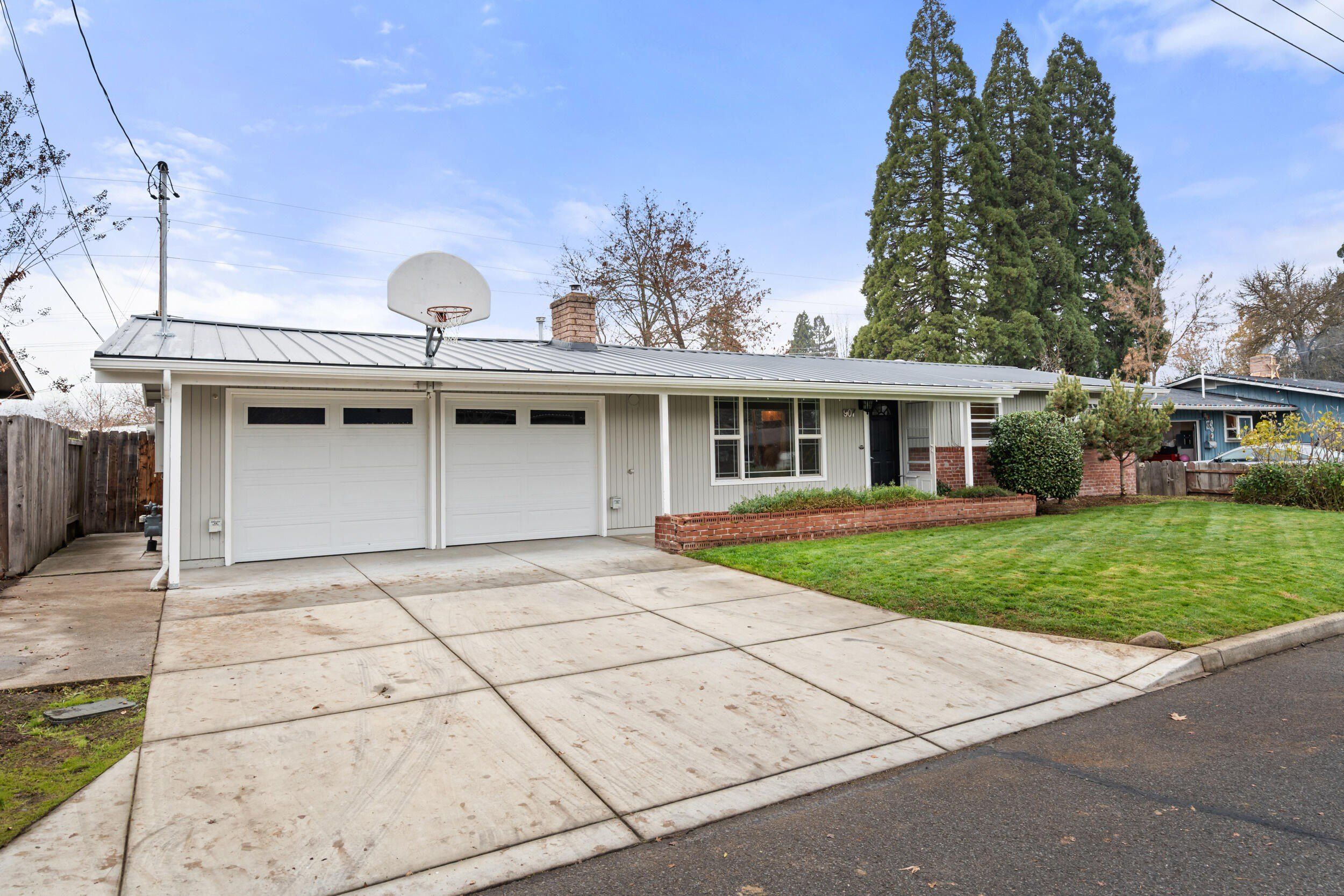 907 Comet Avenue - Home for sale in Central Point, OR