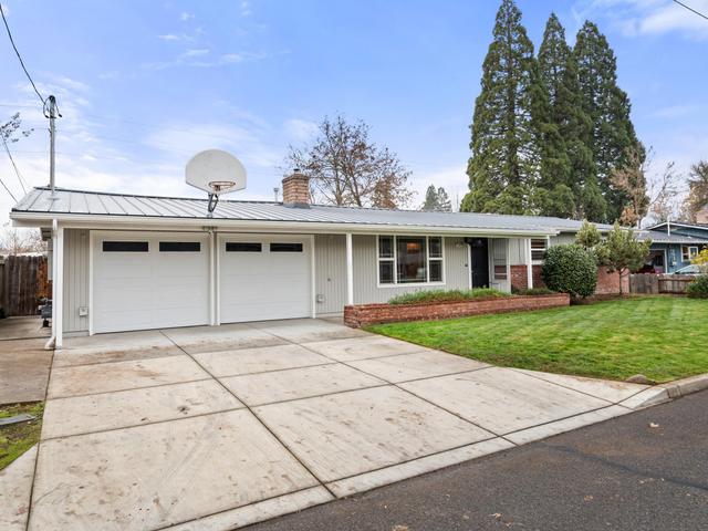 907 Comet Avenue - Home for sale in Central Point, OR