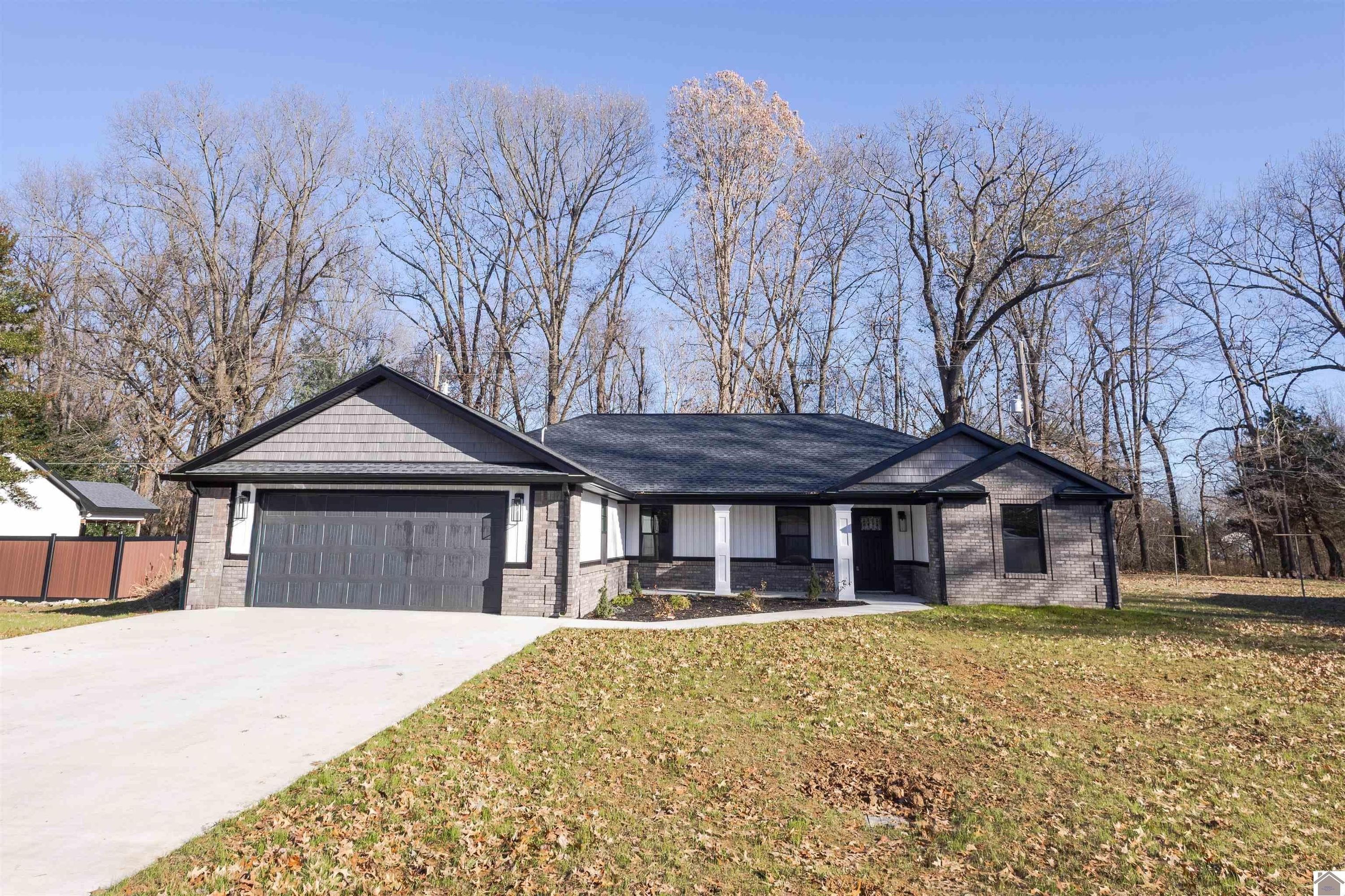 1125 Magnolia Drive - Home for sale in Fulton, KY