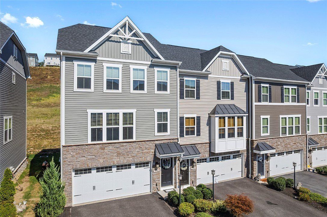 4009 Crown Dr - Home for sale in South Park, PA